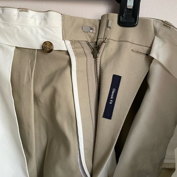 Roundtree & Yorke Men’s  khaki slacks Size 40x32 - Picture 2 of 10